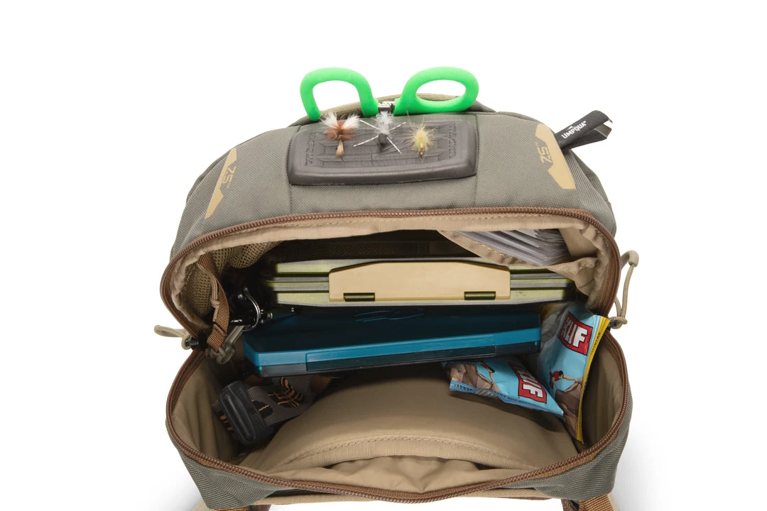 Umpqua Feather Merchants Umpqua Ledges ZS2 500 Waist Pack GIFTS FOR AN ANGLER 8 Umpqua Feather Merchants Umpqua Ledges ZS2 500 Waist Pack GIFTS FOR AN ANGLER