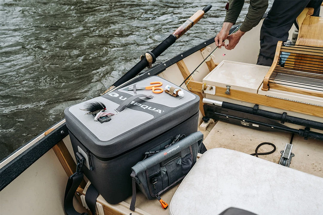 Umpqua Feather Merchants Umpqua ZS2 Waterproof Wader Chest Pack WAIST & CHEST PACKS 4 Umpqua Feather Merchants Umpqua ZS2 Waterproof Wader Chest Pack WAIST & CHEST PACKS